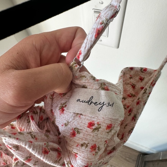 Audrey 3+1 White and Pink Crop Top with tying strap - Picture 5 of 5